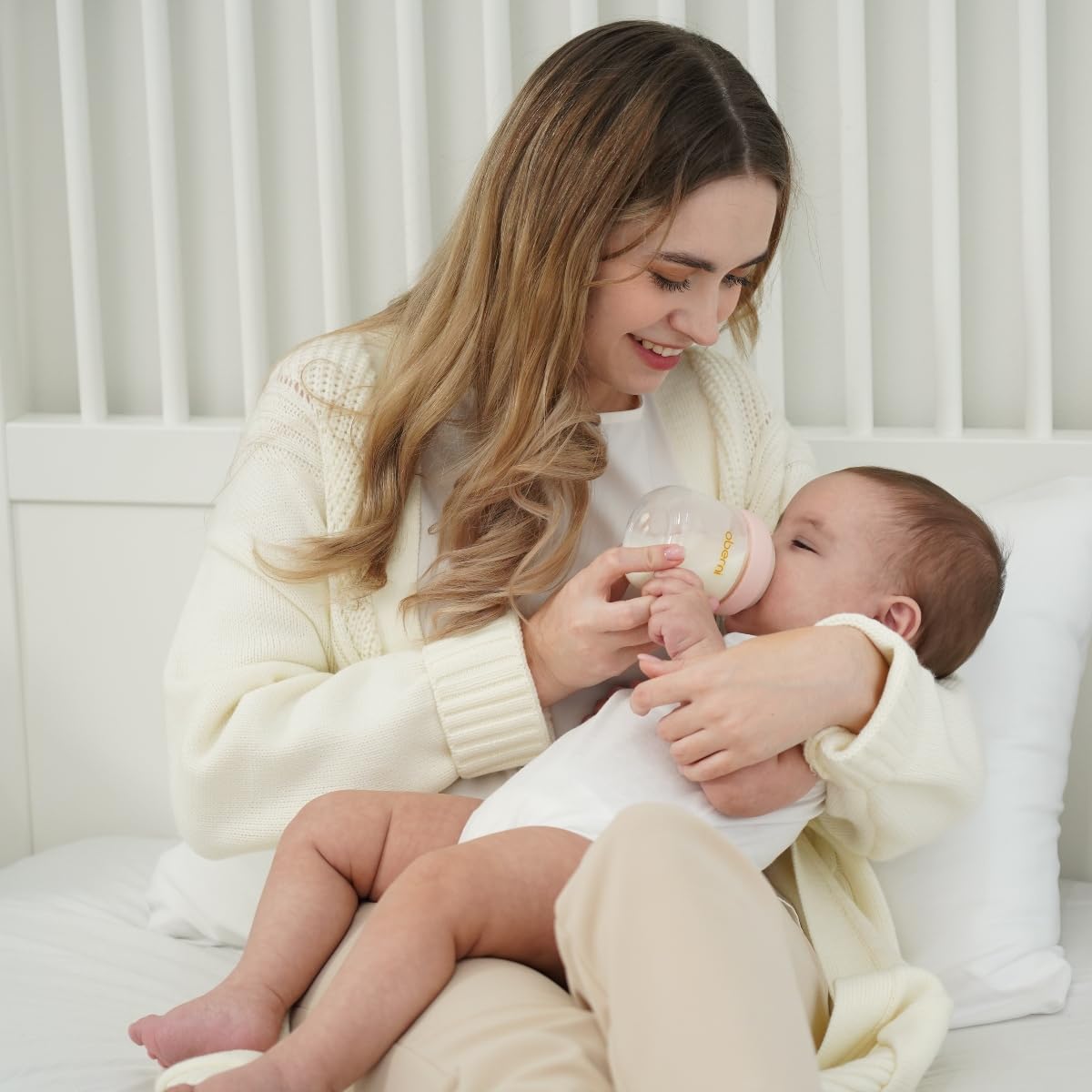 Oberni Glass Baby Bottles,Anti Colic Breastfeeding Bottle with Natural Response Nipple Size S,Wide Neck Slow Flow Baby Bottle for Baby,Newborn,Preemie 0-3 0-6 Month,BPA Free (Blue, 1 Pack, 4 Ounce)