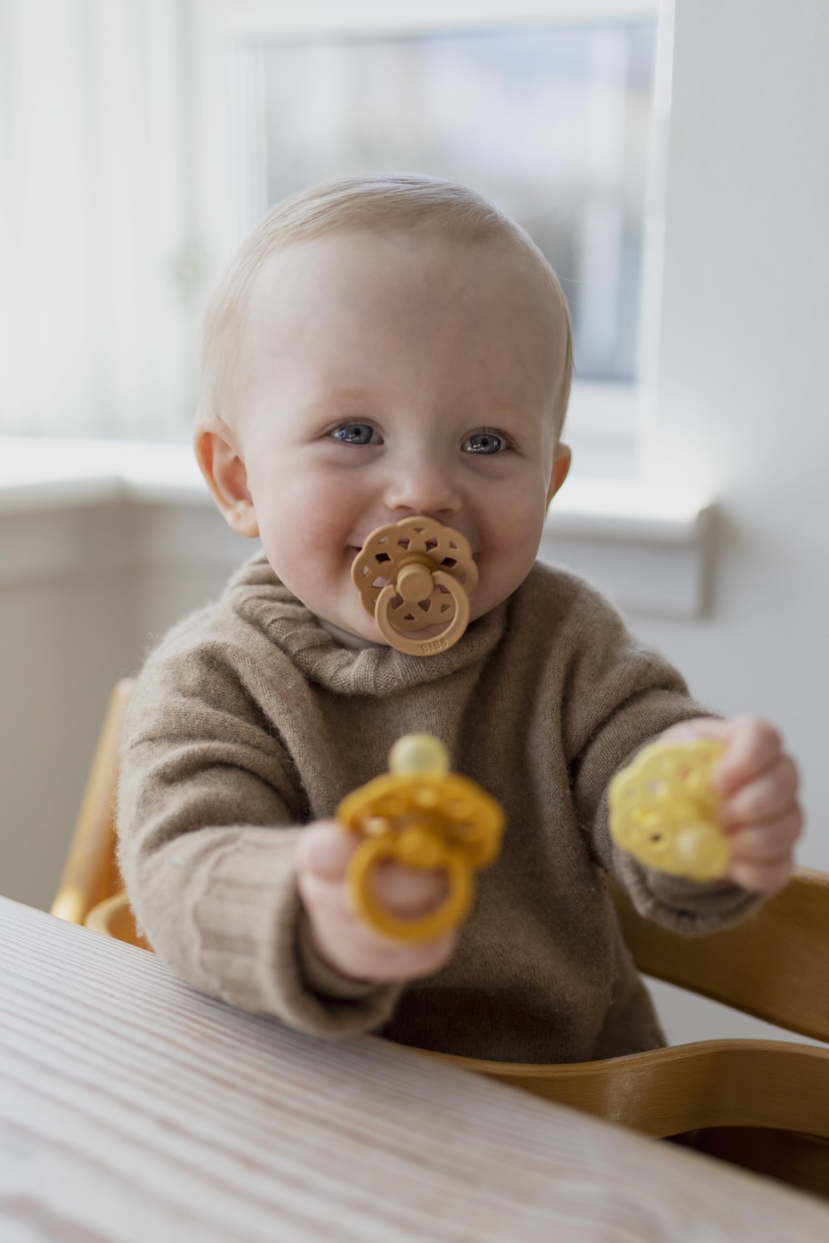 BIBS Boheme Soother 4-Pack. BPA Free Dummy Pacifier, Round Nipple. Natural Rubber Latex, Made in Denmark. 0-6 Months (Pack of 4), Peach Mix
