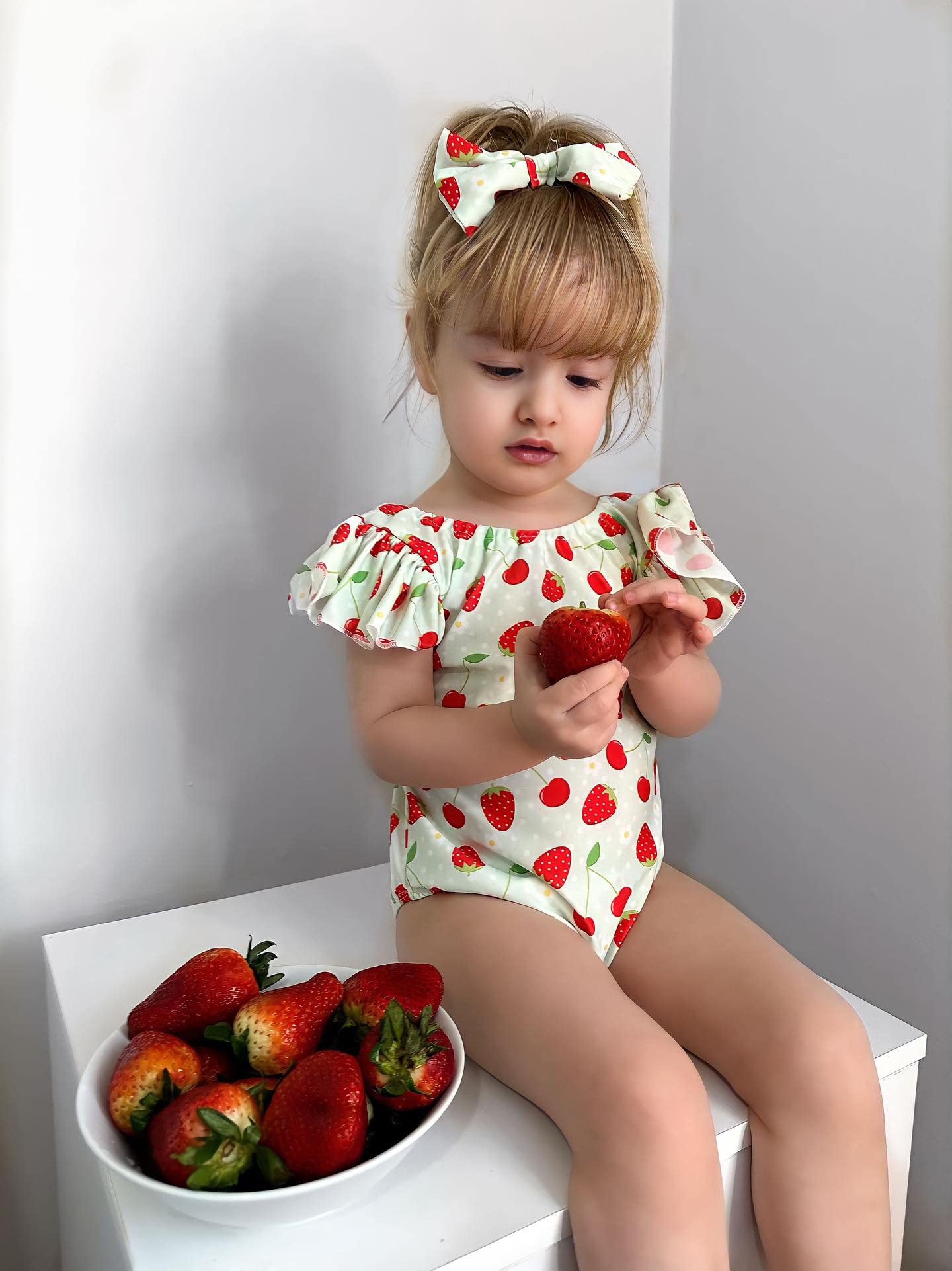 HIHA Baby Swimsuit Girl Infant Bathing Suit Ruffle Summer One Piece Strawberry Pattern Swimwear Sunsuit,0-6 Months