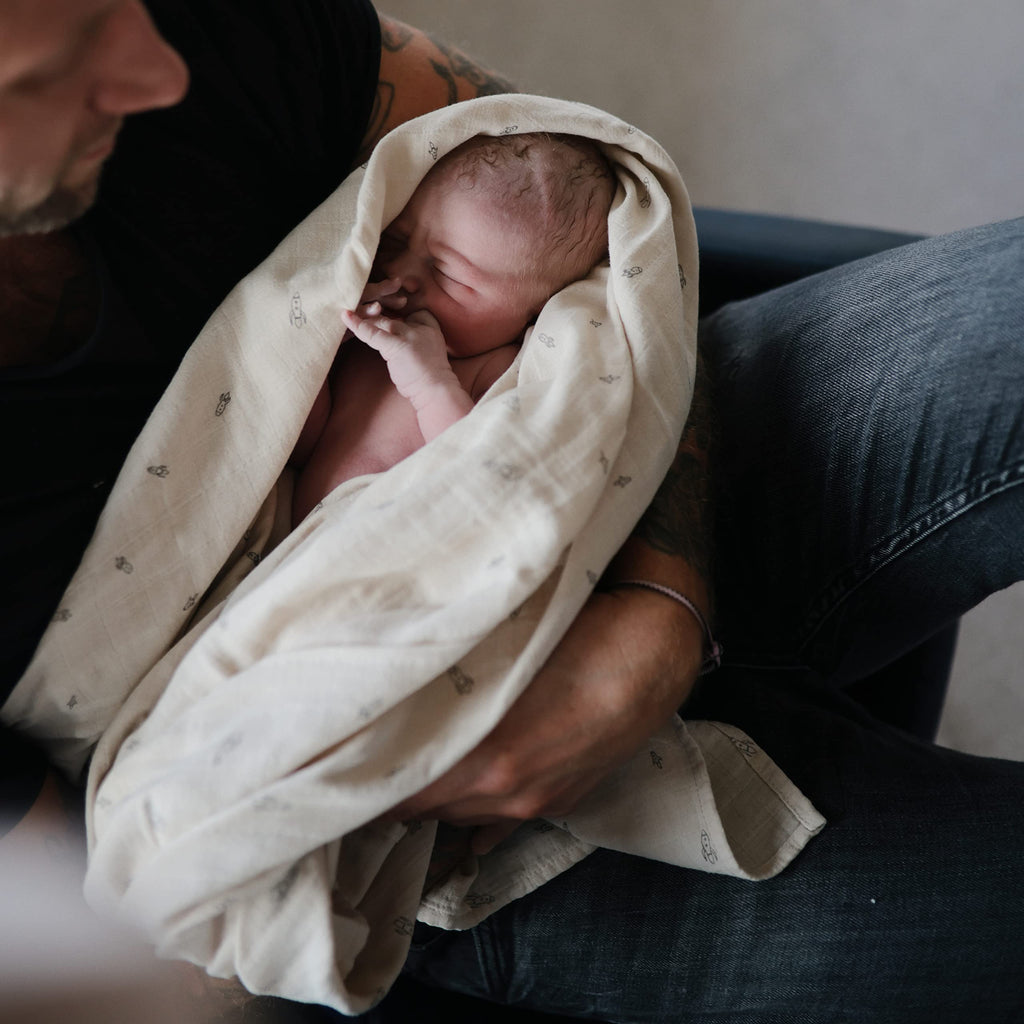 mushie Muslin Baby Swaddle Blanket | 100% Organic Cotton (Falling Stars)