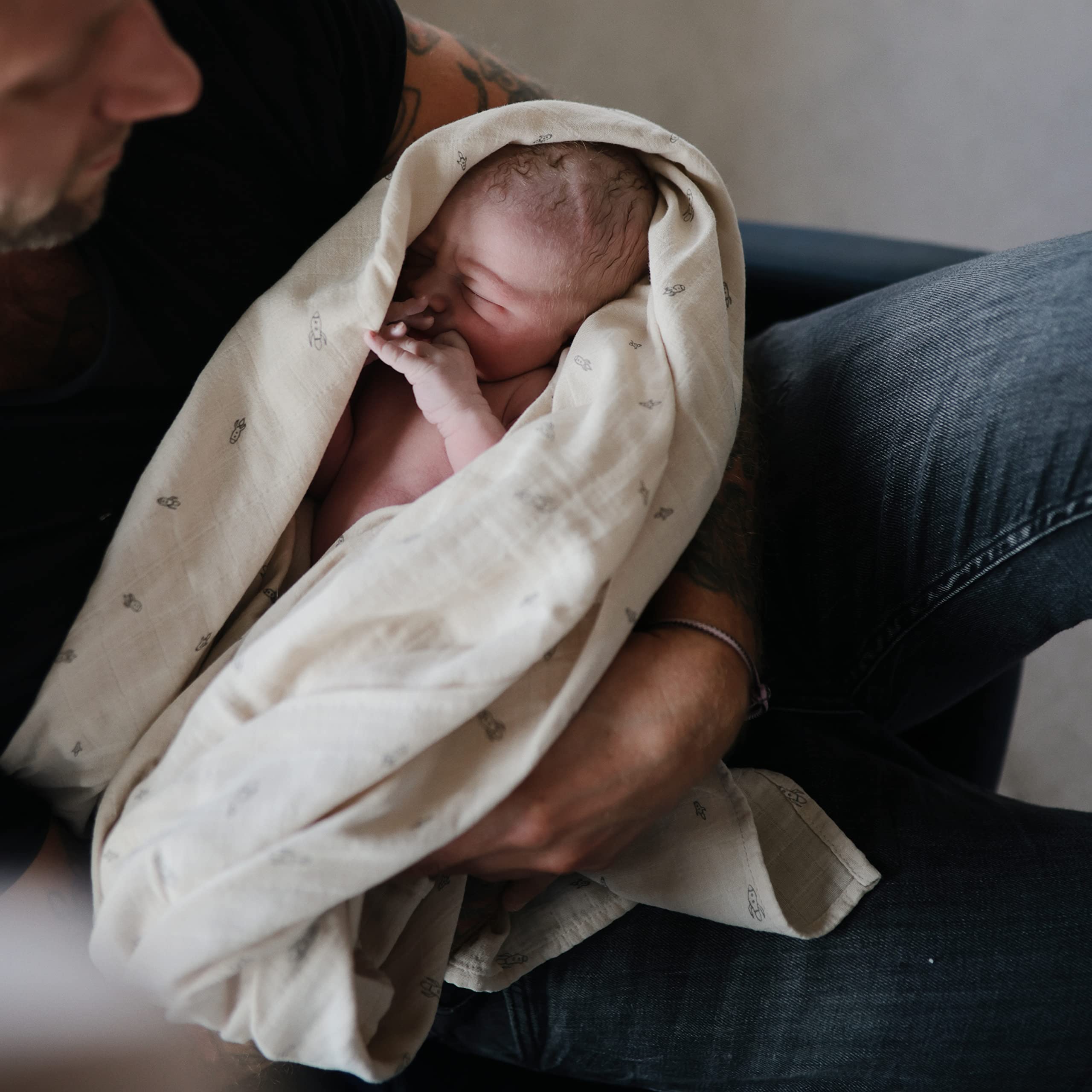 mushie Muslin Baby Swaddle Blanket | 100% Organic Cotton (Falling Stars)