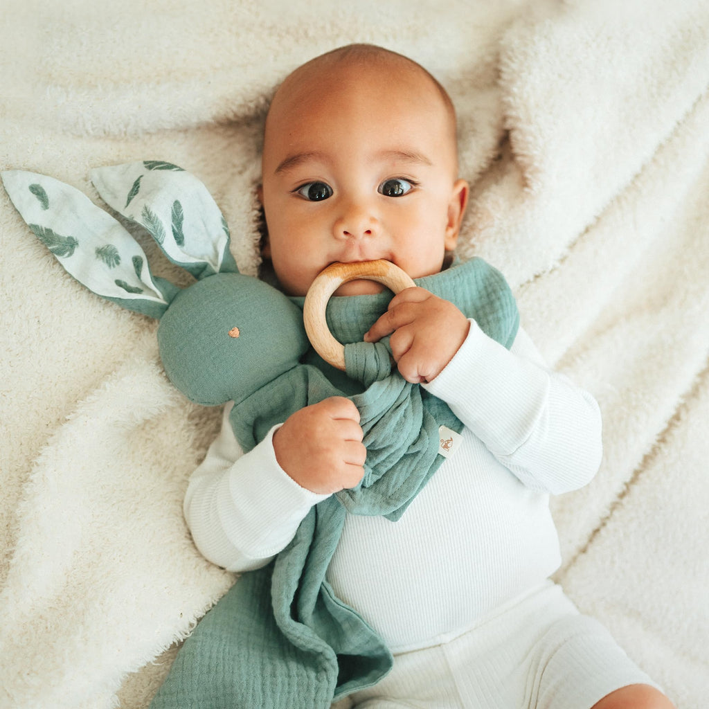 Mikito Organic Cotton Newborn Gift Box, Unisex Baby Gifts Including Muslin Lovey Comforter, Bandana Bib, Wooden Teether & Birth Announcement Sign
