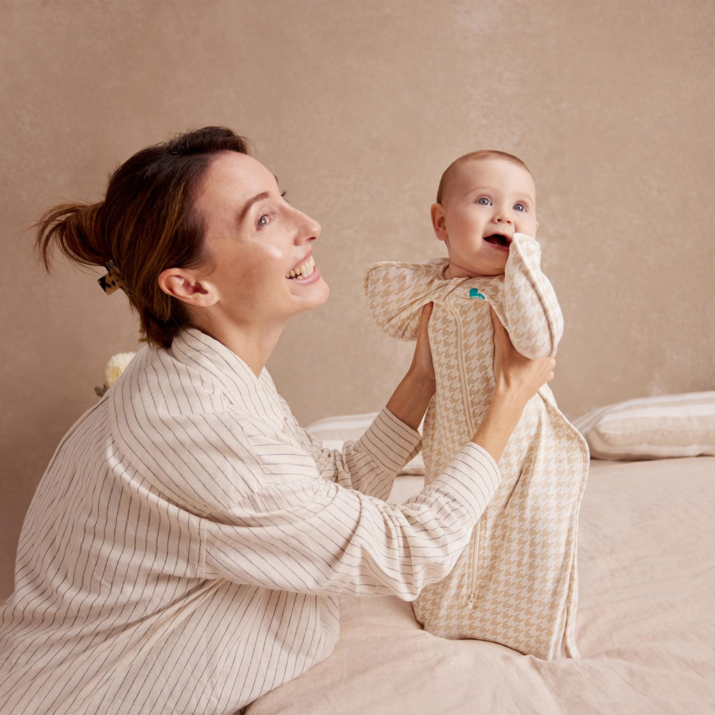 Love to Dream Swaddle UP, Sleep Sack 0-3 Months, Self-Soothing, Improves Sleep, Secure Fit Helps Calm Startle Reflex, Baby Essentials Must Haves Newborn, 1.0 TOG, Medium 13-19 lbs, Tan Houndstooth
