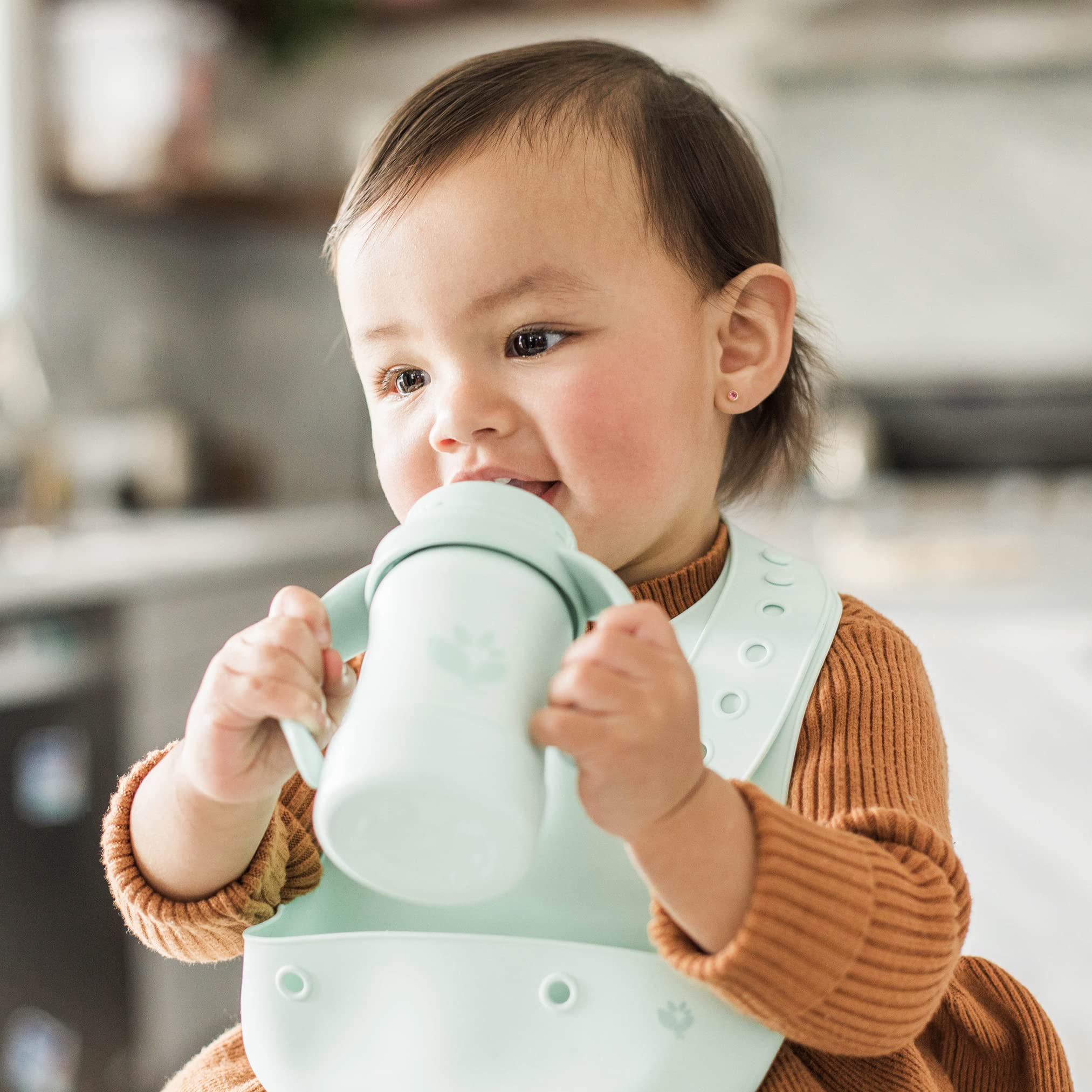 Green Sprouts Unisex Baby Silicone Scoop Bib, Light Blueberry