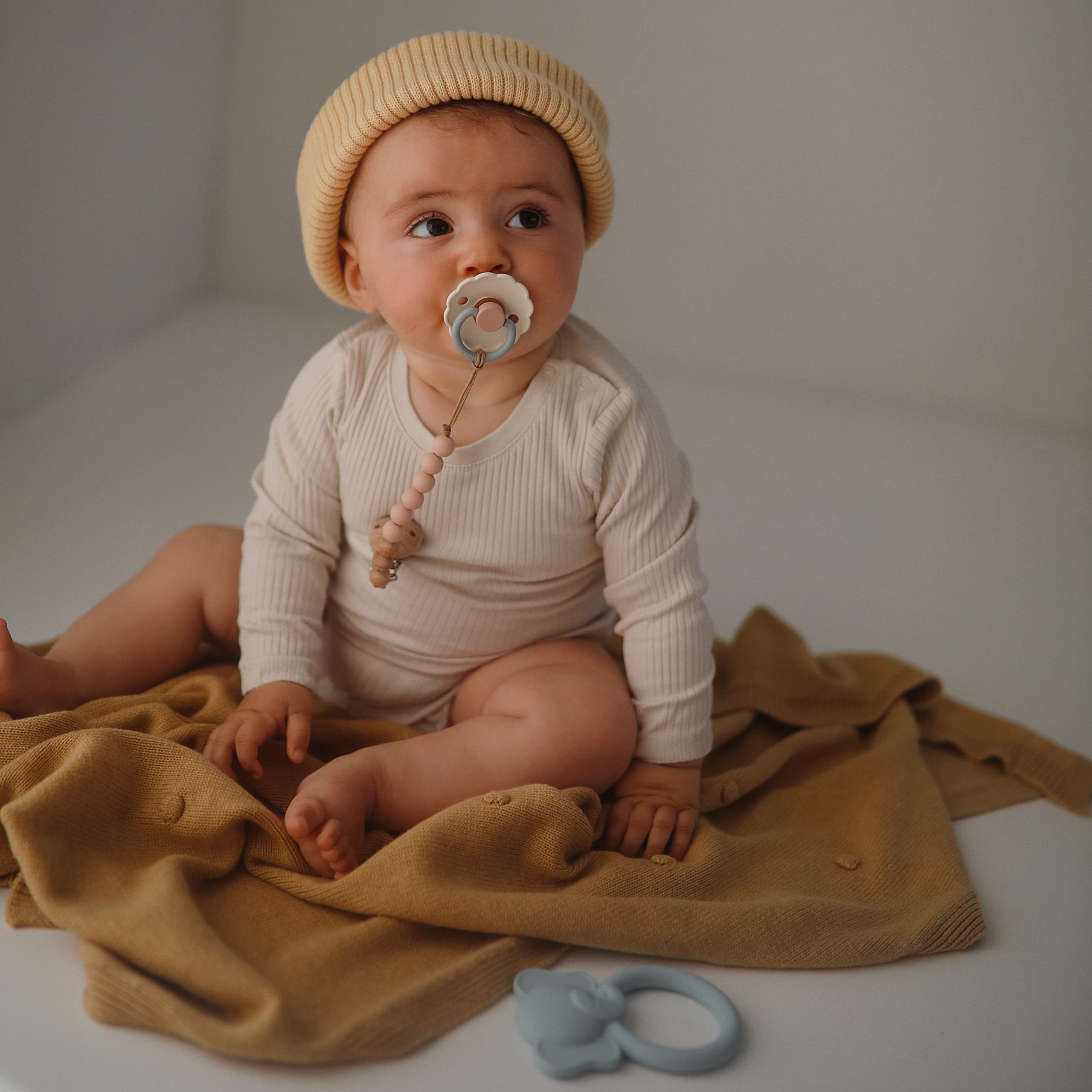 mushie 100% Silicone Baby Pacifier Clip BPA Free | Eva (Blush)