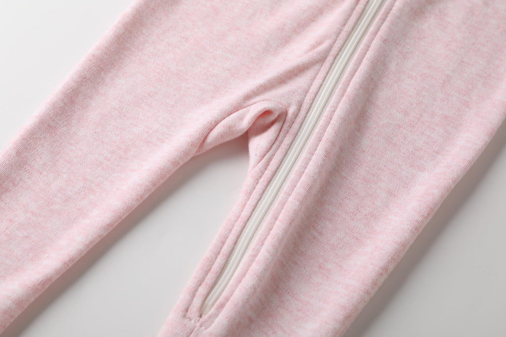 O2 BABY Baby Boys Girls Organic Cotton Zip Front Sleeper Pajamas, Footed Sleep 'n Play（6-12 Months, Pink Melange & Strawberry）