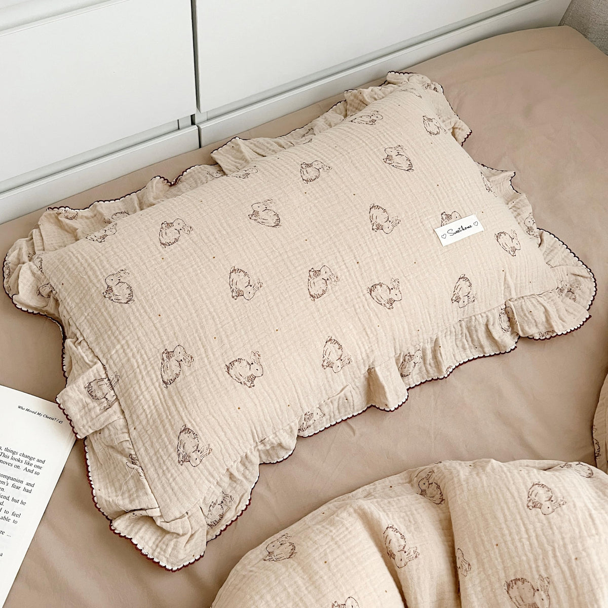 AOJIM Muslin Cotton Kids Pillowcase with Azalea Patterns, Lightweigth Soft Crib Nursery Pillowcase 1PC for Boys Girls, Floral Print Toddler Bedding for Room Decor, Machine Washable, 26x20 Inches